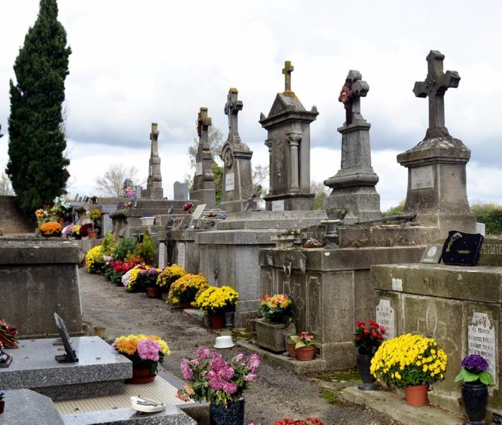 Cimetière dans Thizy-les-Bourgs